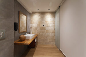 rhodes-king-suite-with-spa-bath-rhodes
