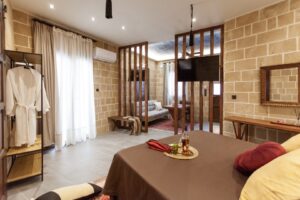 Queen Suite with spa bath