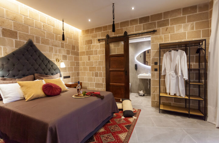 Queen Suite with spa bath